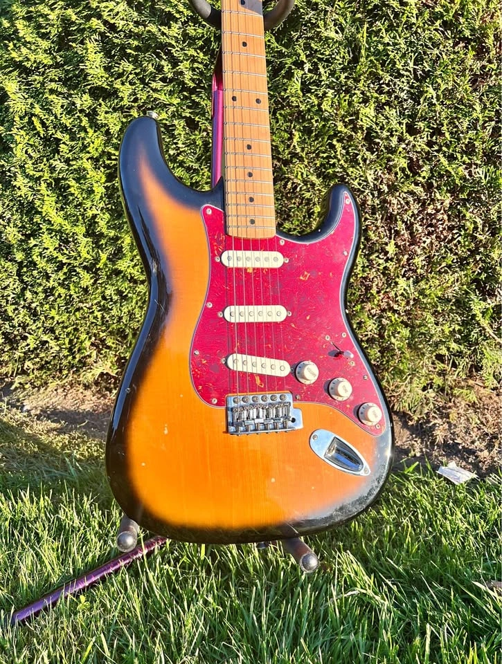 Fender Stratocaster Affinity Squier Electric Guitar