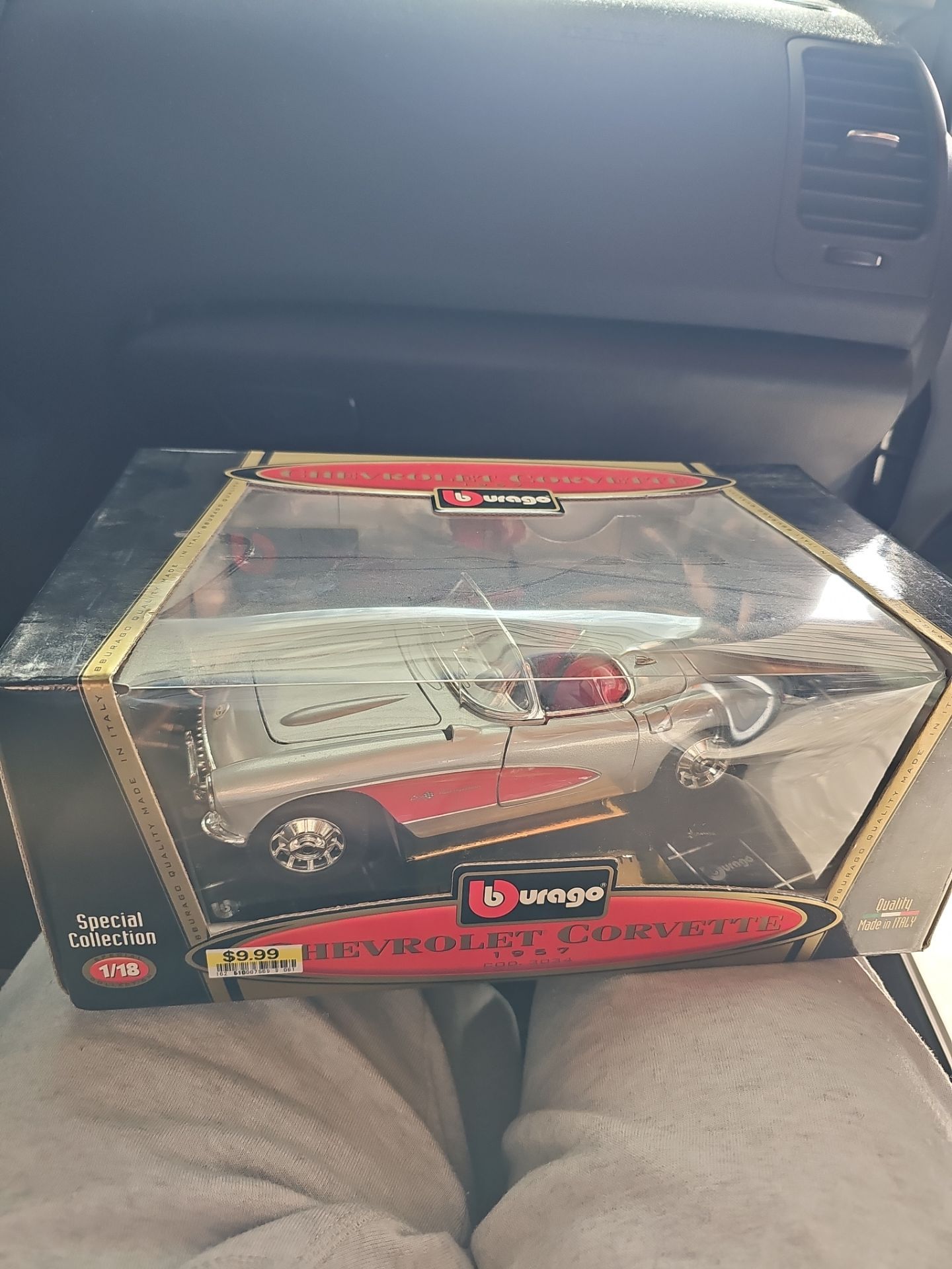 Bburago 1957 Chevrolet Corvette c1 die-cast