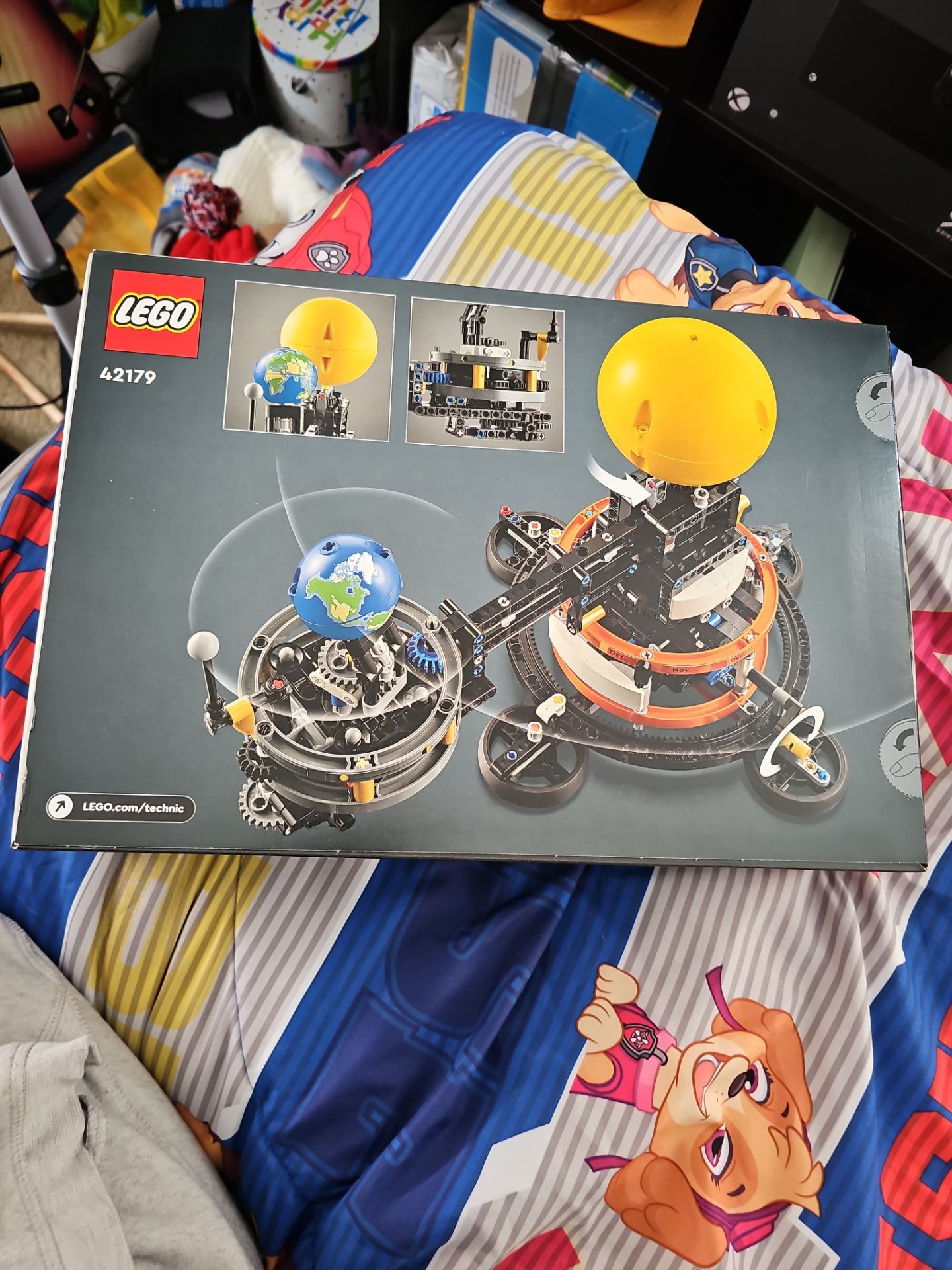 LEGO Technic Planet Earth and Moon in Orbit (42179) - photo 2