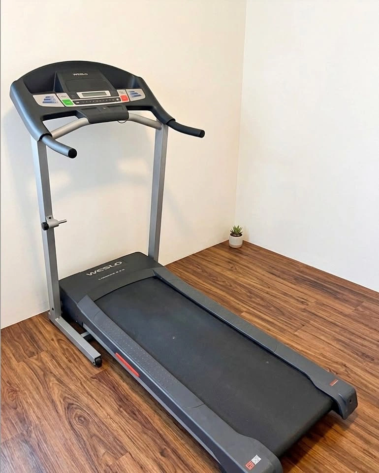 Weslo Cadence G 5.9 Folding Treadmill - Excellent Condition