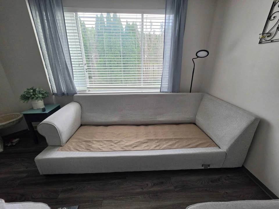 Sectional Sofa (Leons) 94"X97" - photo 3