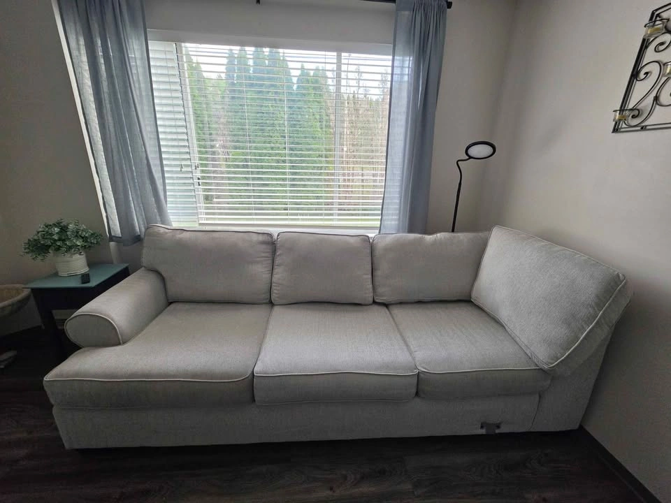 Sectional Sofa (Leons) 94"X97" - photo 5