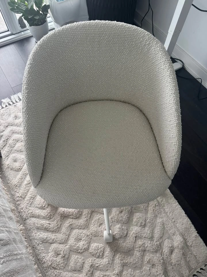 Crate & Barrel white chair new - photo 2