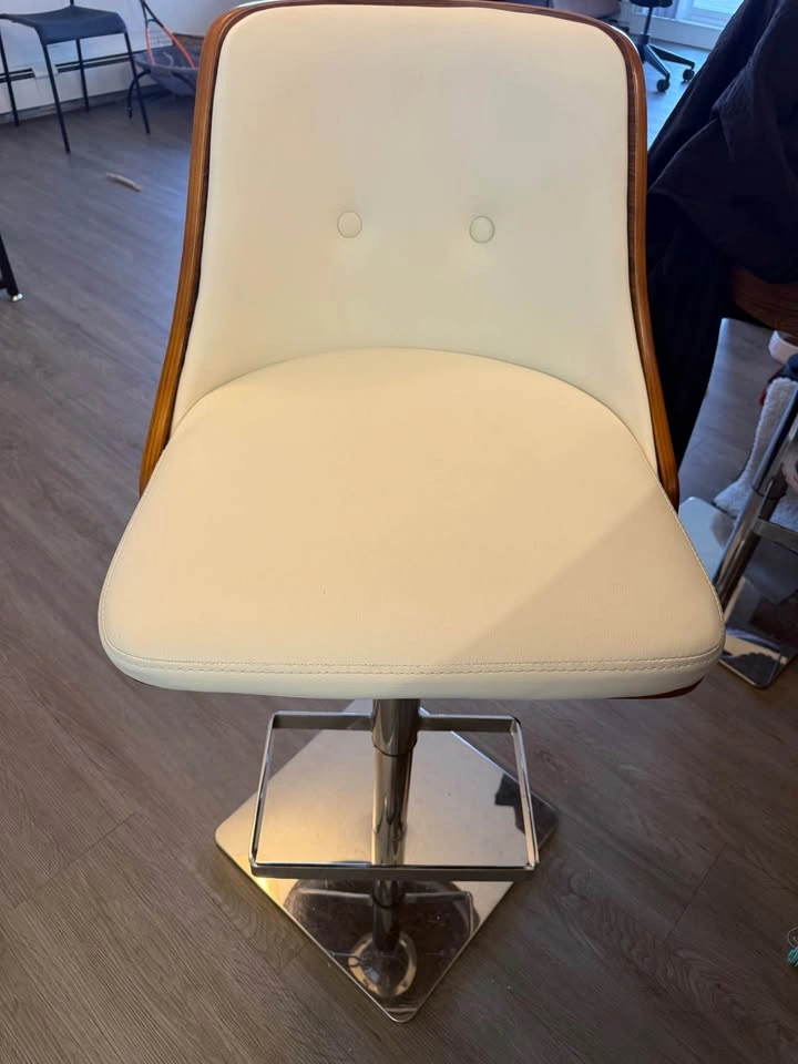 Bar Chair *2 Clean and New
