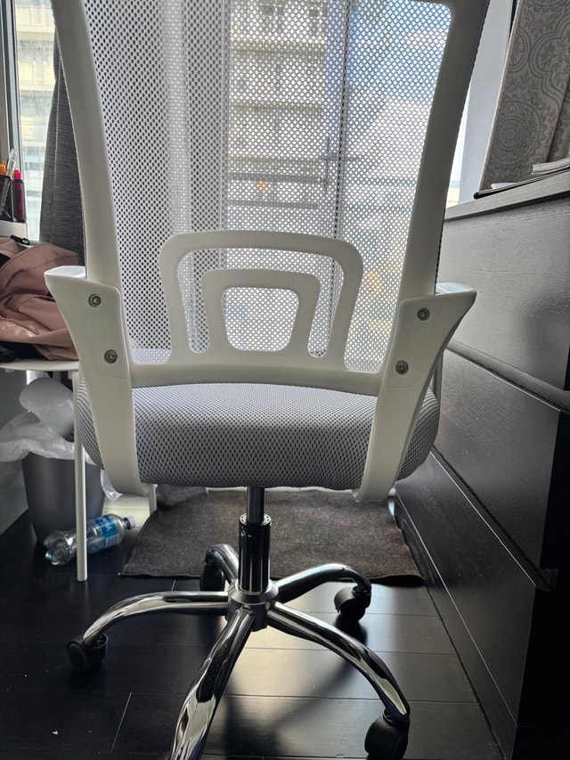BRAND NEW MotionGrey Ergonomic Office Chair - White & Grey Mesh - photo 2