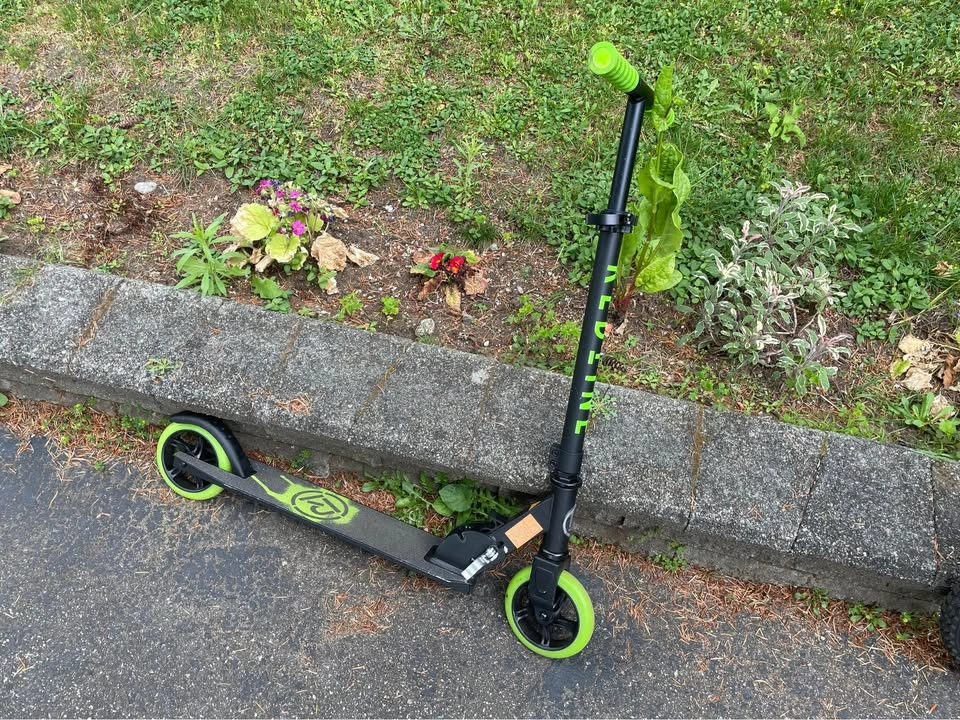 Heavy-Duty Kick Scooter - photo 2