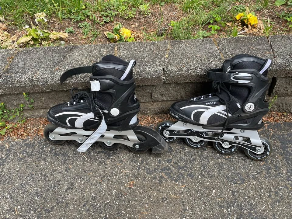 Roller Blades with Helmet - photo 2
