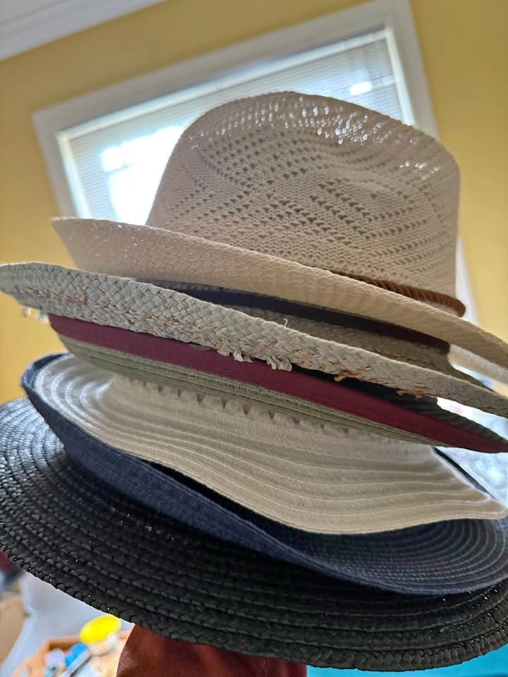 6 Hats - New