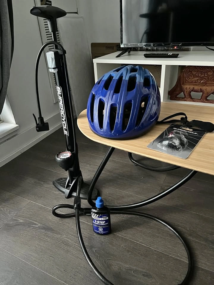 Bike accessories: pump, lock, lights, bell, etc