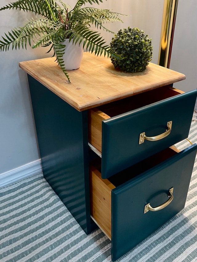 Beautiful 2-drawer Nightstand / Side-table - photo 2