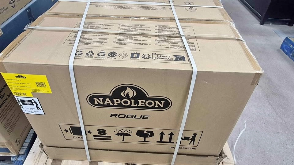 Napoleon Rogue 425 Propane Gas Grill