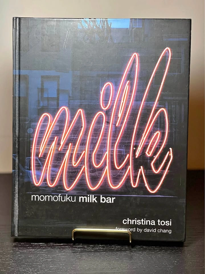 Momofuku Milk Bar Cookbook by Christina Tosi 2011 1st edition