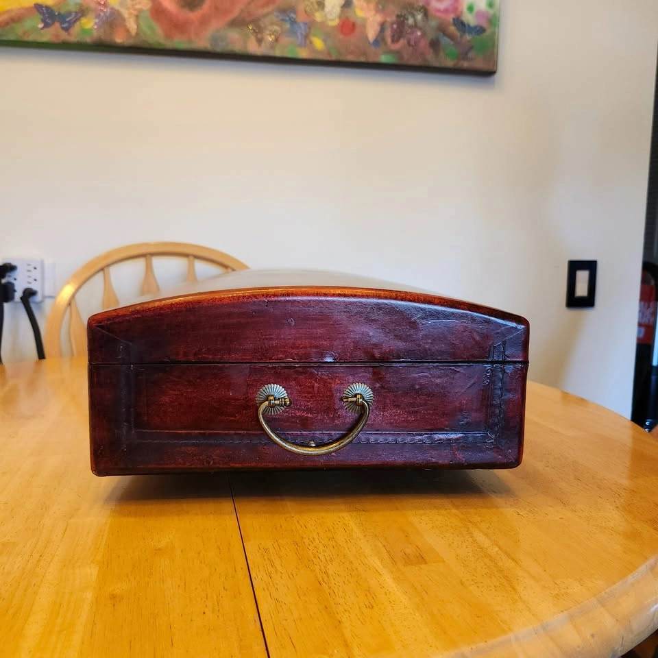 Red Lacquer and Gold Wine or Keepsake Trunk - photo 3