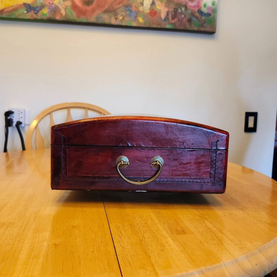 Red Lacquer and Gold Wine or Keepsake Trunk - photo 5