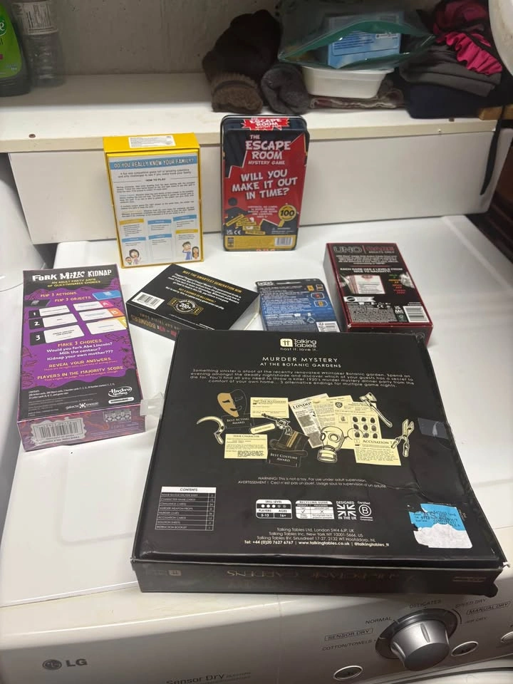 Games Night Bundle (UNO Dare, Escape Room, Murder Mystery, Party - photo 2