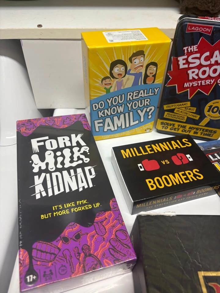 Games Night Bundle (UNO Dare, Escape Room, Murder Mystery, Party - photo 3