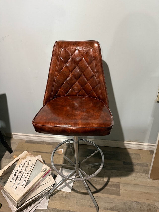 Vintage Bar Stool - Brown Vinyl, Chrome Base