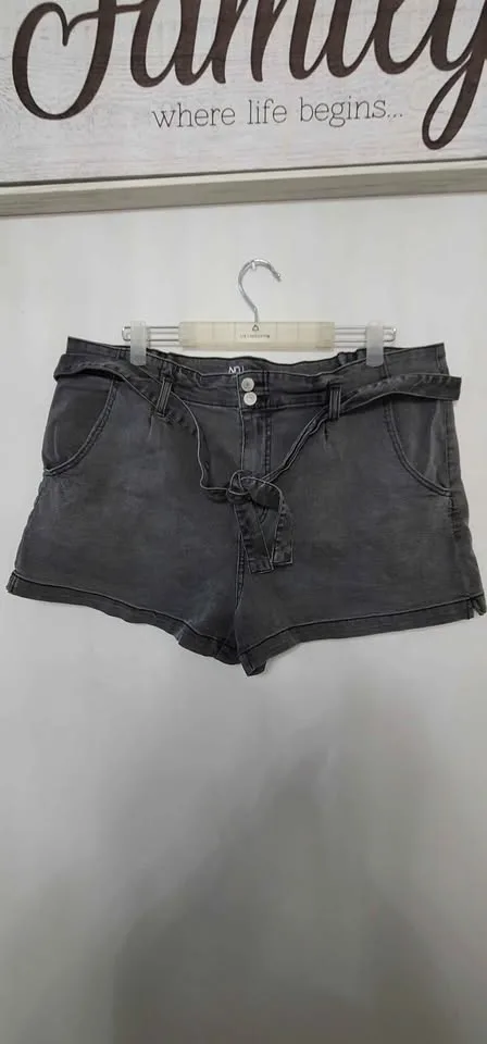 Women's Shorts Size 18-3XL image indicator(4)