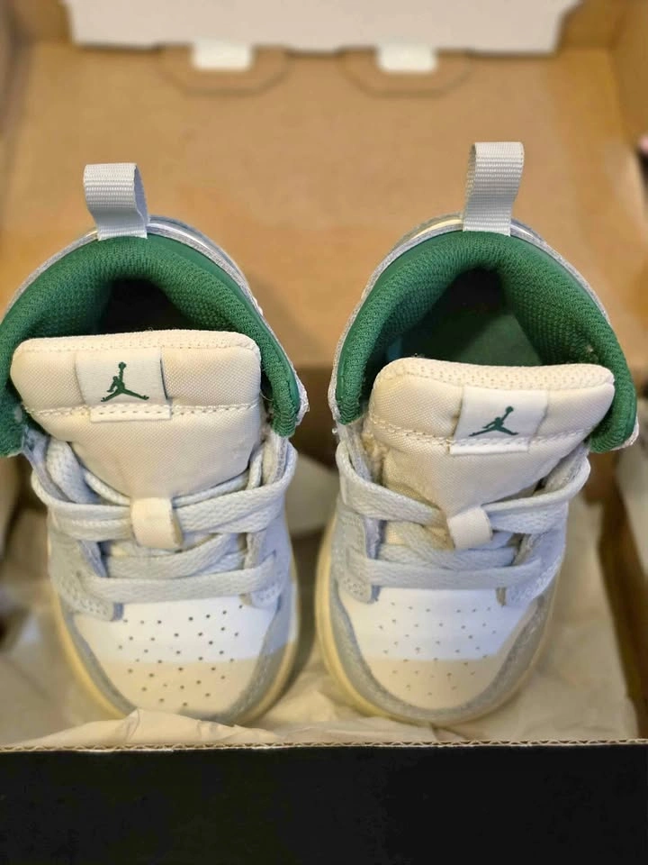 Jordan 1 Mid Size 4C