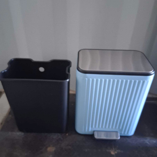 Baby blue Soft close Bin - photo 2