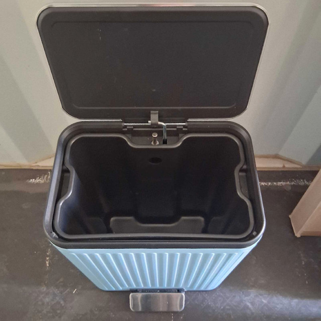 Baby blue Soft close Bin - photo 3