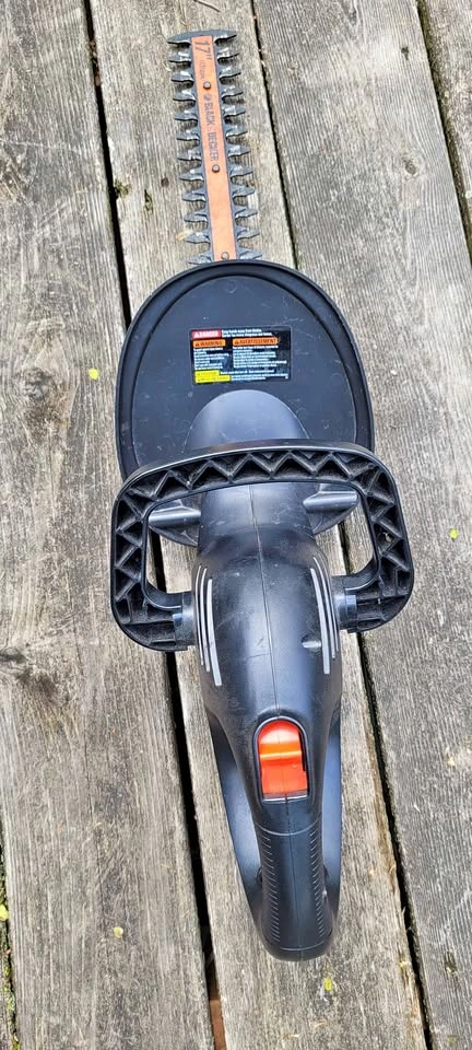Black+Decker 17 inch Hedge Trimmer