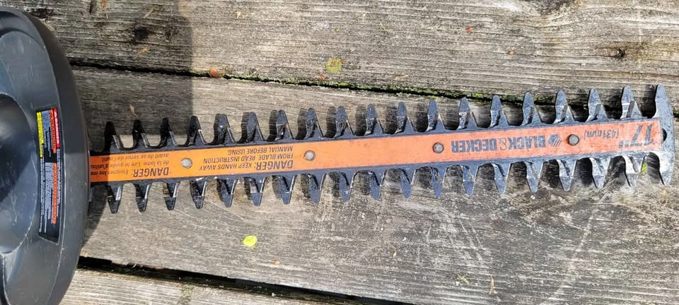 Black+Decker 17 inch Hedge Trimmer - photo 3