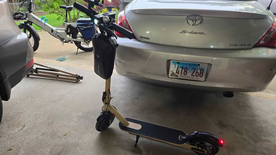 19MPH 22 Mile Range Electric Scooter - 350w 10.4ah - photo 4