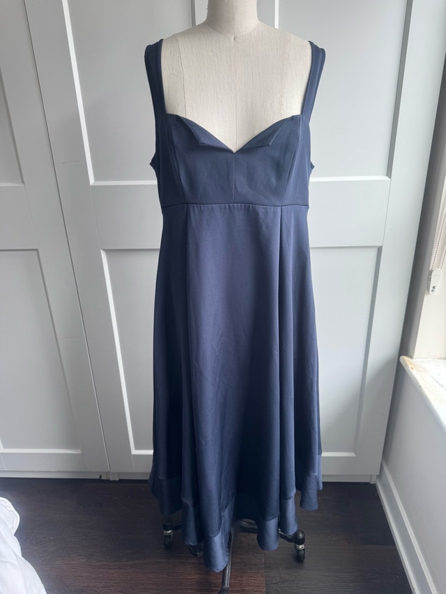 Beautiful Blue Dress w Pockets Ladies Size XL but fits Larger 1X