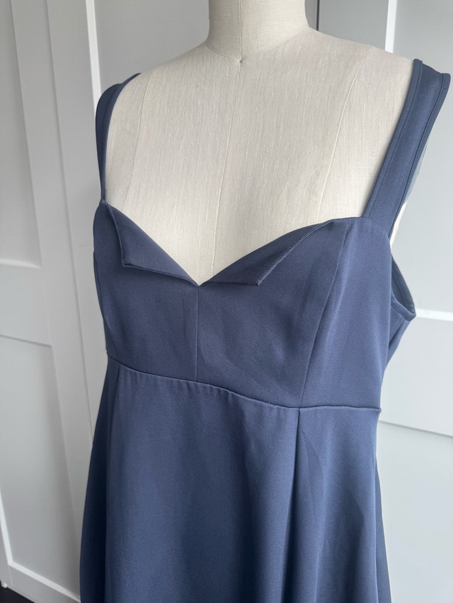 Beautiful Blue Dress w Pockets Ladies Size XL but fits Larger 1X - photo 2