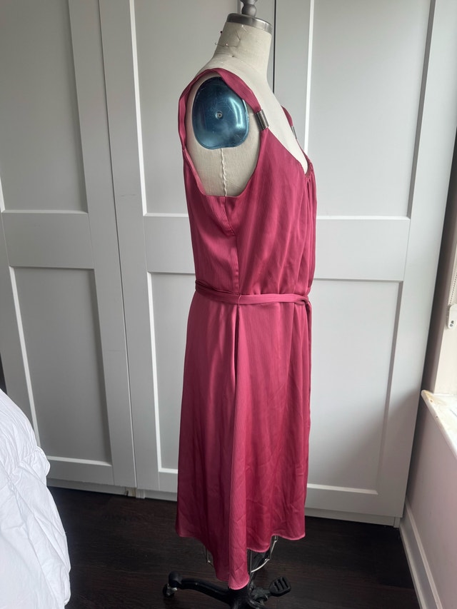 LE CHÂTEAU Brand New Rose Dress Size XXL - photo 2