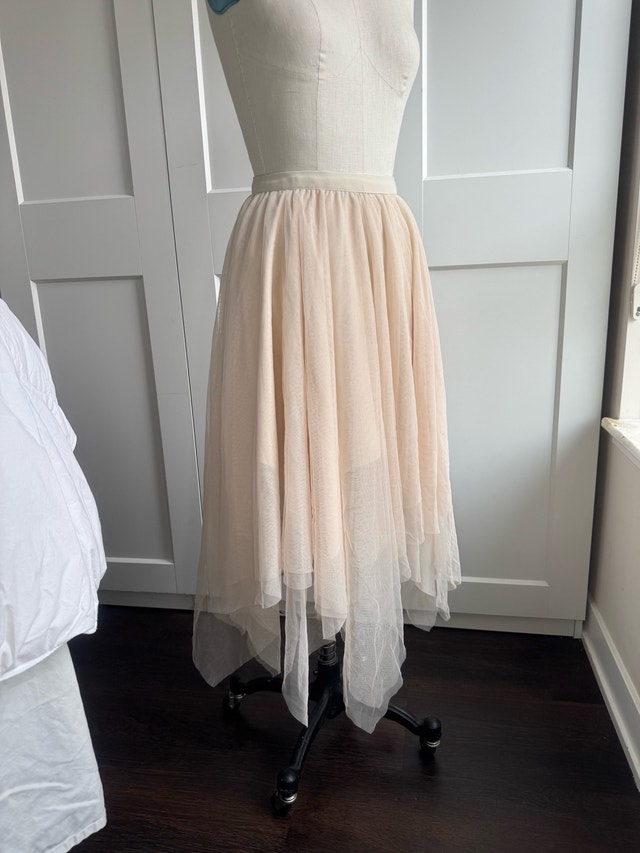 Beautiful Handkerchief Ballerina Style Skirt Worn Once Size L