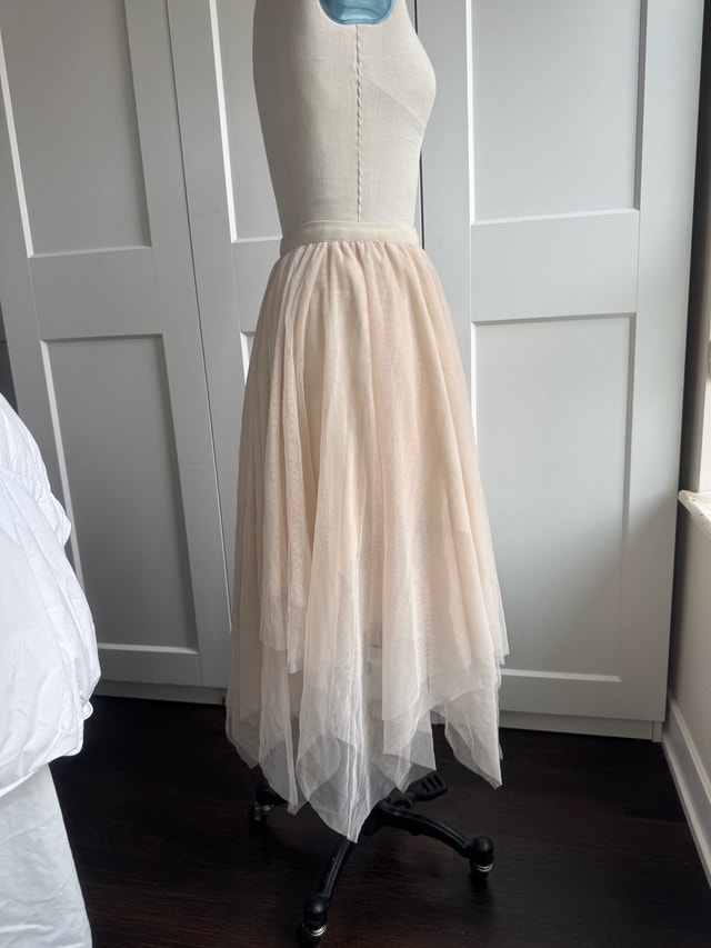 Beautiful Handkerchief Ballerina Style Skirt Worn Once Size L - photo 2