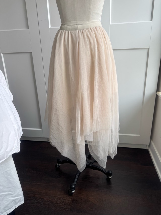 Beautiful Handkerchief Ballerina Style Skirt Worn Once Size L - photo 3
