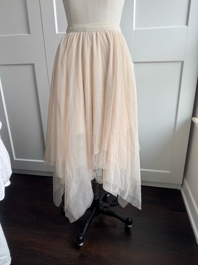 Beautiful Handkerchief Ballerina Style Skirt Worn Once Size L - photo 4