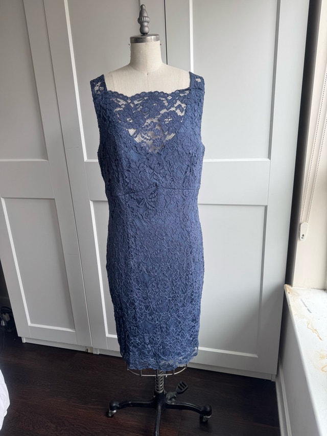 LE CHÂTEAU Blue Lace Dress Size 16 Worn Once