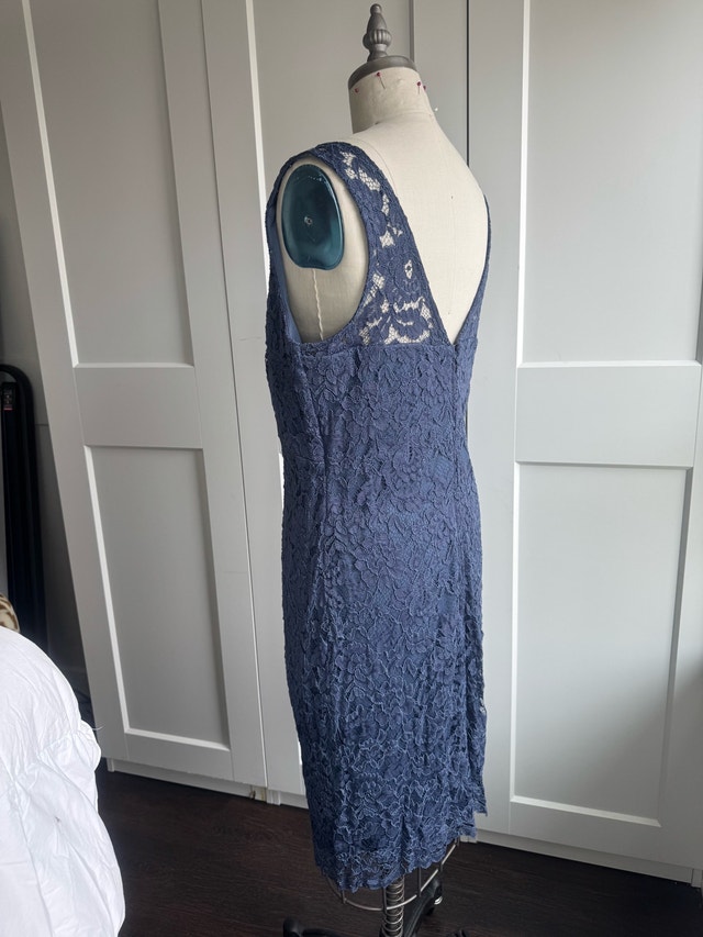 LE CHÂTEAU Blue Lace Dress Size 16 Worn Once - photo 5
