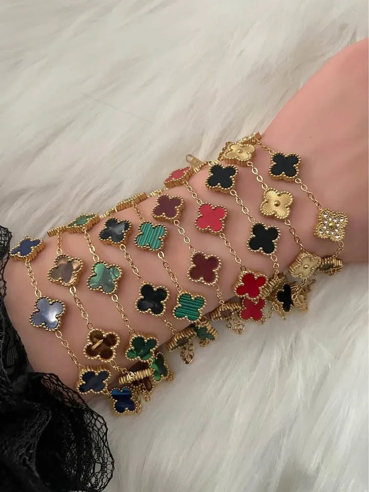 Clover bracelets thumbnail