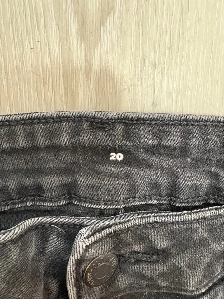 Old Navy Ladies Size 20 Skinny Jeans - photo 2