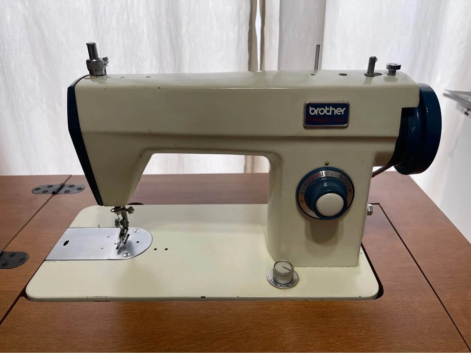 Antique Brother Sewing Machine Wood Table - photo 4