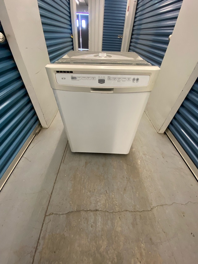 WHITE MAYTAG DISHWASHER