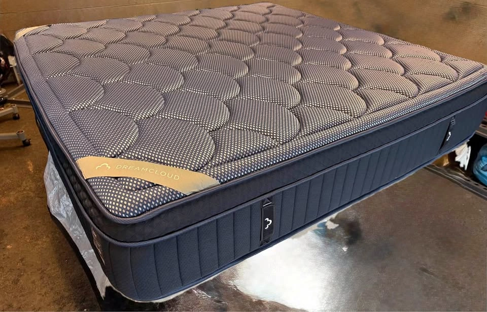 Dreamcloud Luxe Memory Foam King Mattress - Like New
