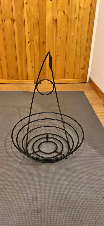 Black Metal Fruit Basket – Modern Wire Design – Great Condition