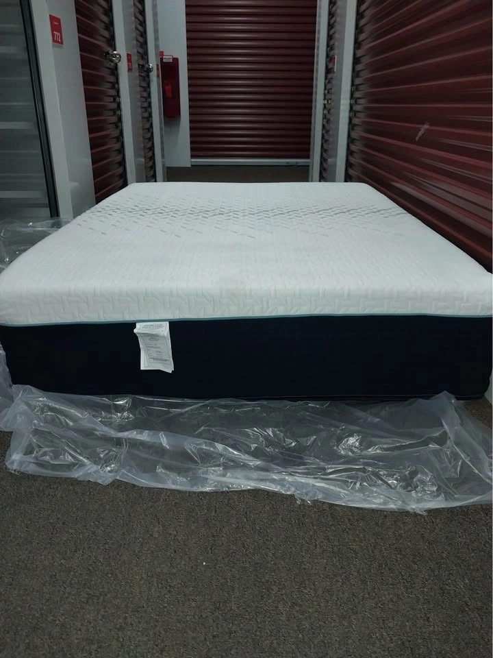 Nectar Premier Hybrid King Mattress, Like New - photo 4