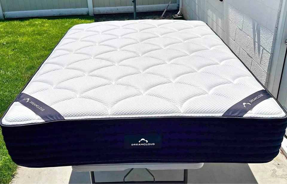 Dreamcloud Classic Hybrid King Mattress, Like New