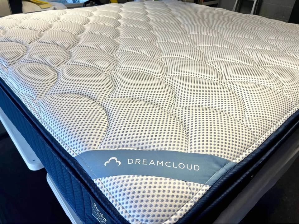 Dreamcloud Premier Hybrid Queen Mattress, Like New - photo 3