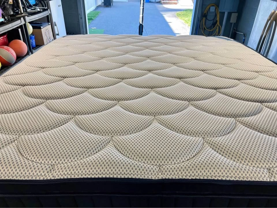 Dreamcloud Premier Hybrid Queen Mattress, Like New - photo 4