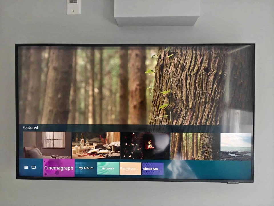 Samsung 43" QLED 4K Smart TV with Mount