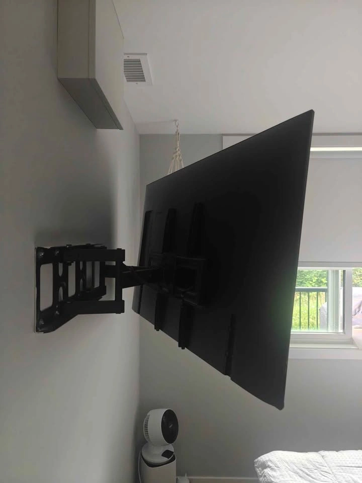 Samsung 43" QLED 4K Smart TV with Mount - photo 3