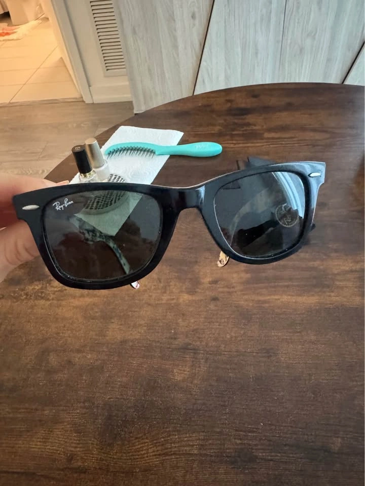 Ray-Ban Wayfarer Sunglasses - Vintage Limited Edition - photo 4